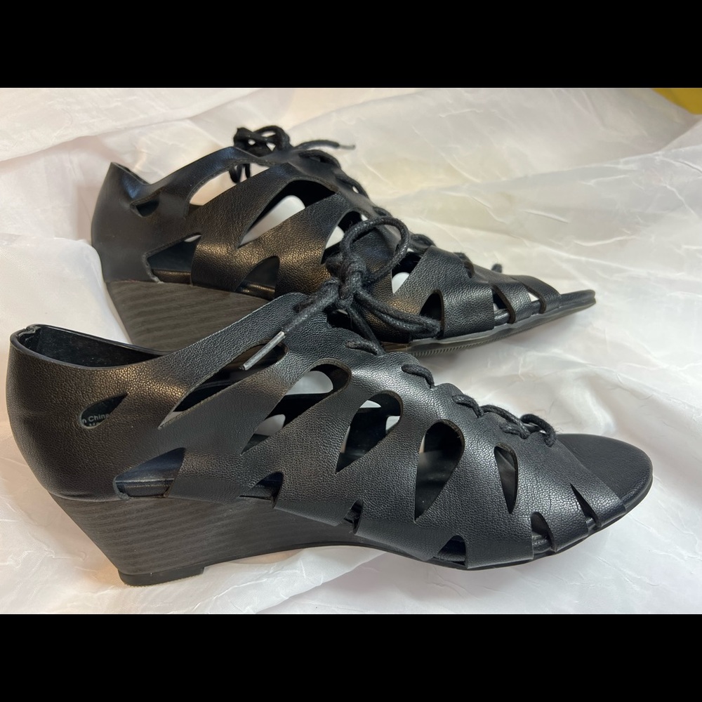 Size 6 low lace up wedges.